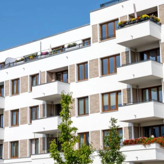 Pot fi blocurile nZEB? Soluții pentru clădiri eficiente energetic Menatwork