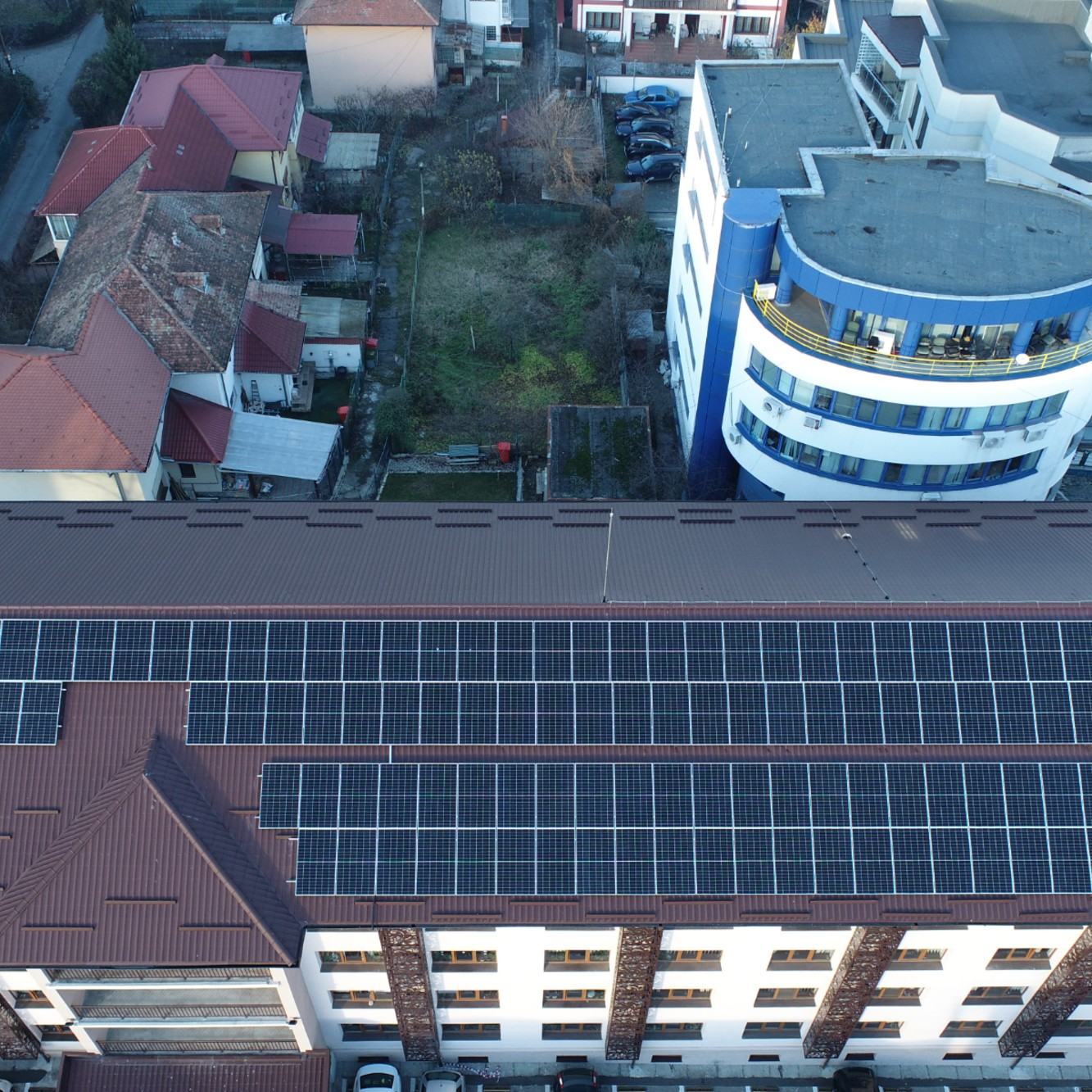 Energie solară pentru comunități mai eficiente: cum sprijină Genway primăriile în tranziția energetică