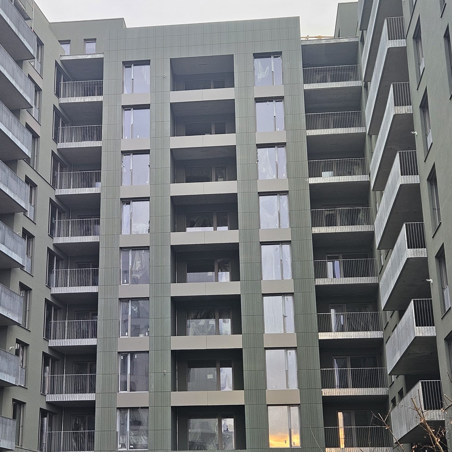 Fațada ventilată la blocurile de locuințe: De ce merită să încurajăm dezvoltatorii să treacă peste „polistirenul clasic”