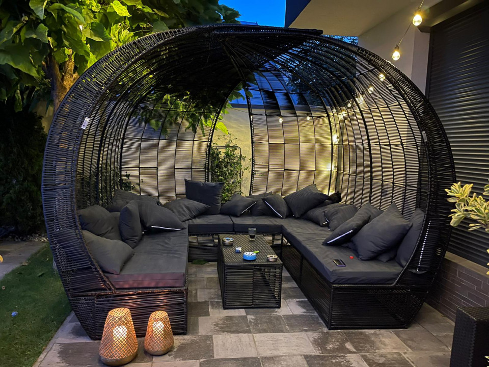 Cum a transformat o tânără antreprenoare mobilierul împletit din ratan în adevărate opere de artă funcționale, contemporane