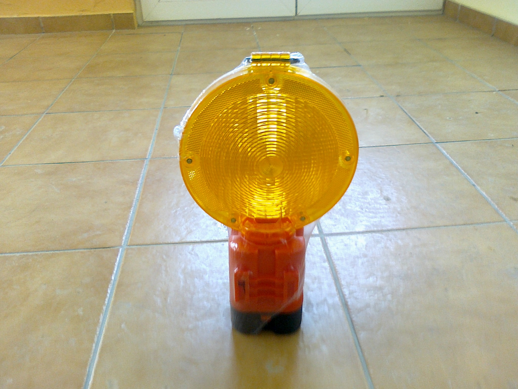 1.1 Lampa semnalizare cu o baterie.jpg