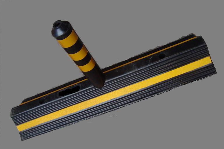 1.1 Separator de sens din cauciuc 1000x250x100mmTip N.JPG