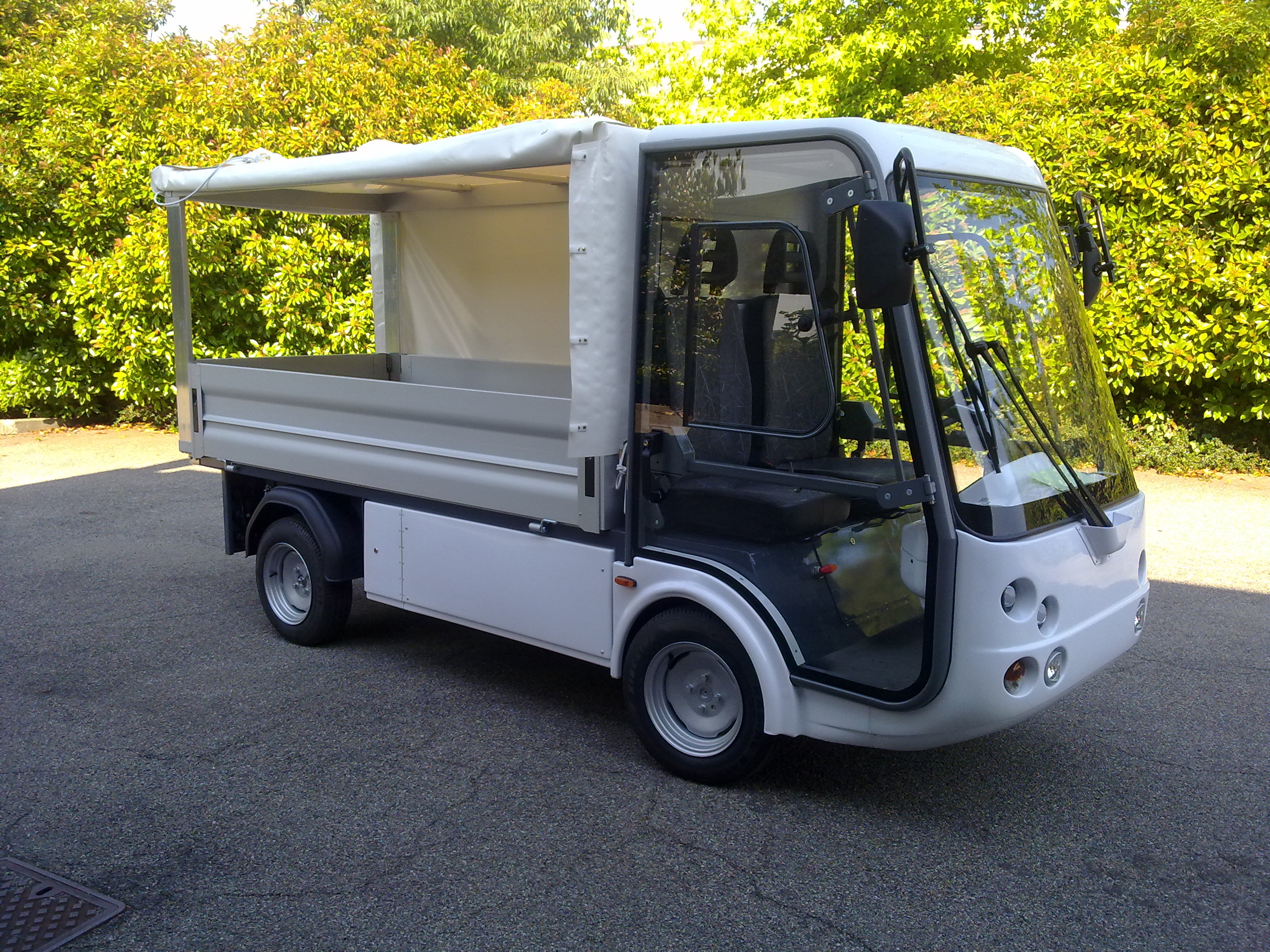 152 - Esagono Energia - Pick-up with rack & canvas.jpg