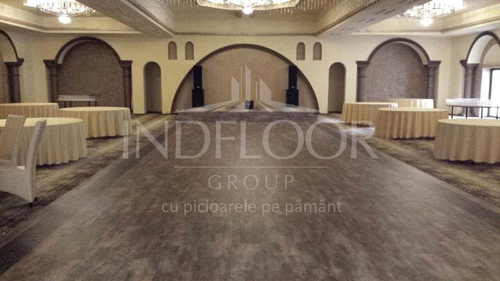 17xrq_covor pvc in dale.jpg