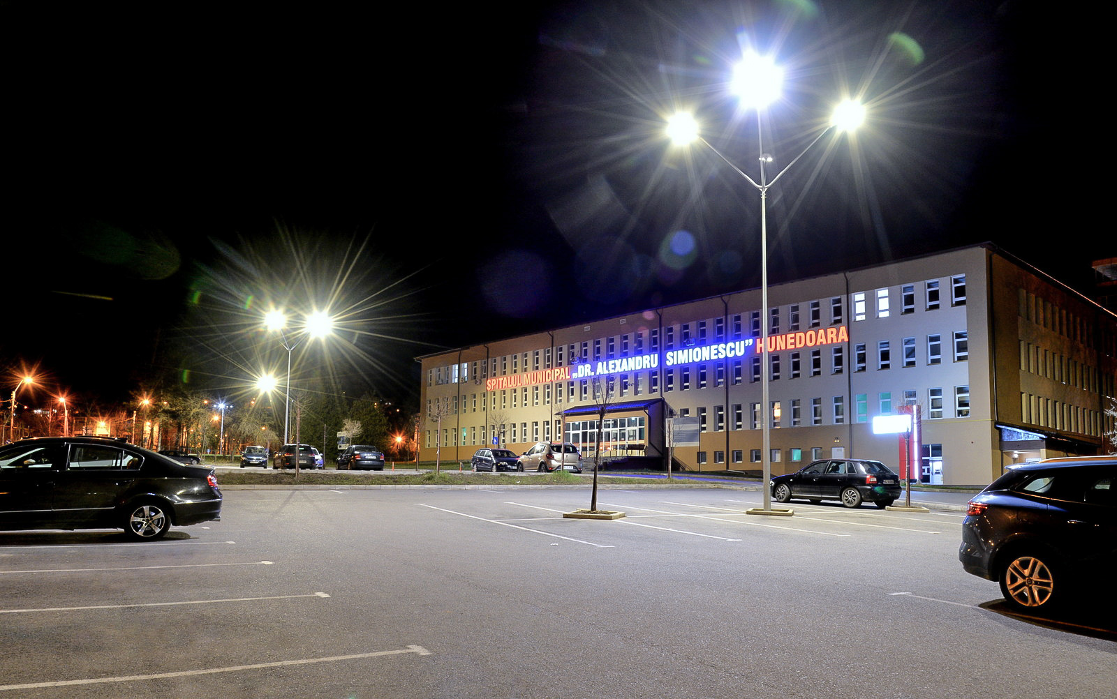 1AmbulatoriuSpitalparcareiluminat.jpg