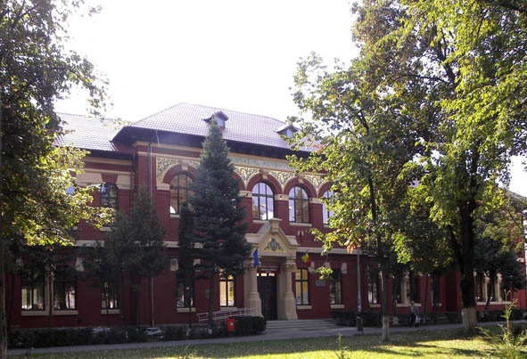 589yr_SEPTEMBRIE Colegiul National Roman Voda.jpg