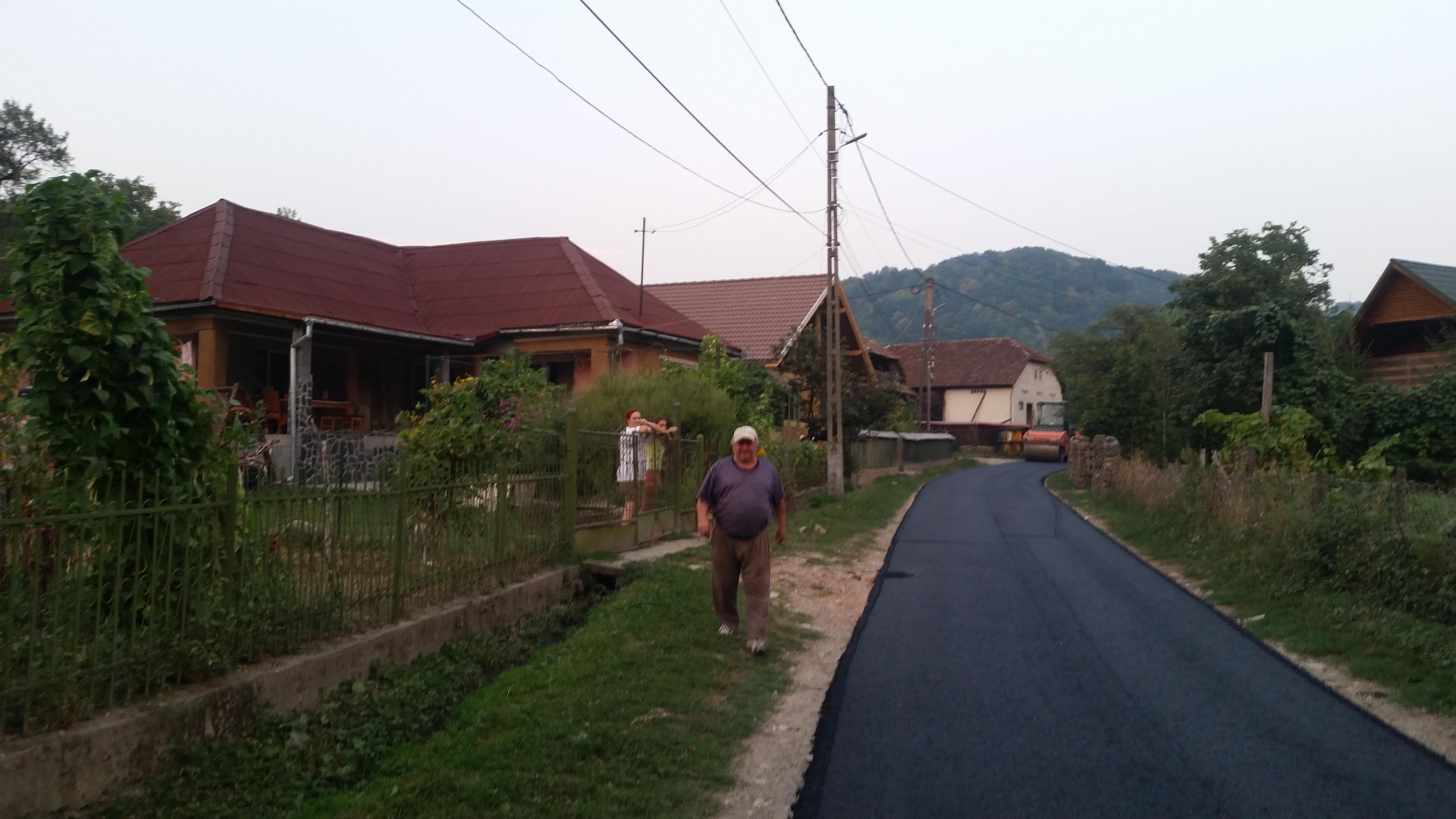 Asfaltare strada (Pe vale) aproximativ 500 m în localitatea Brebeni.