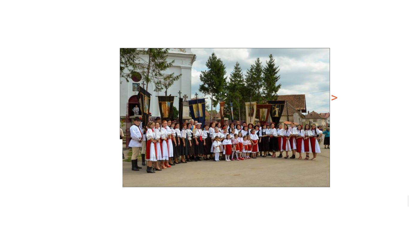 Fiii Satului. Localnicii în costume populare