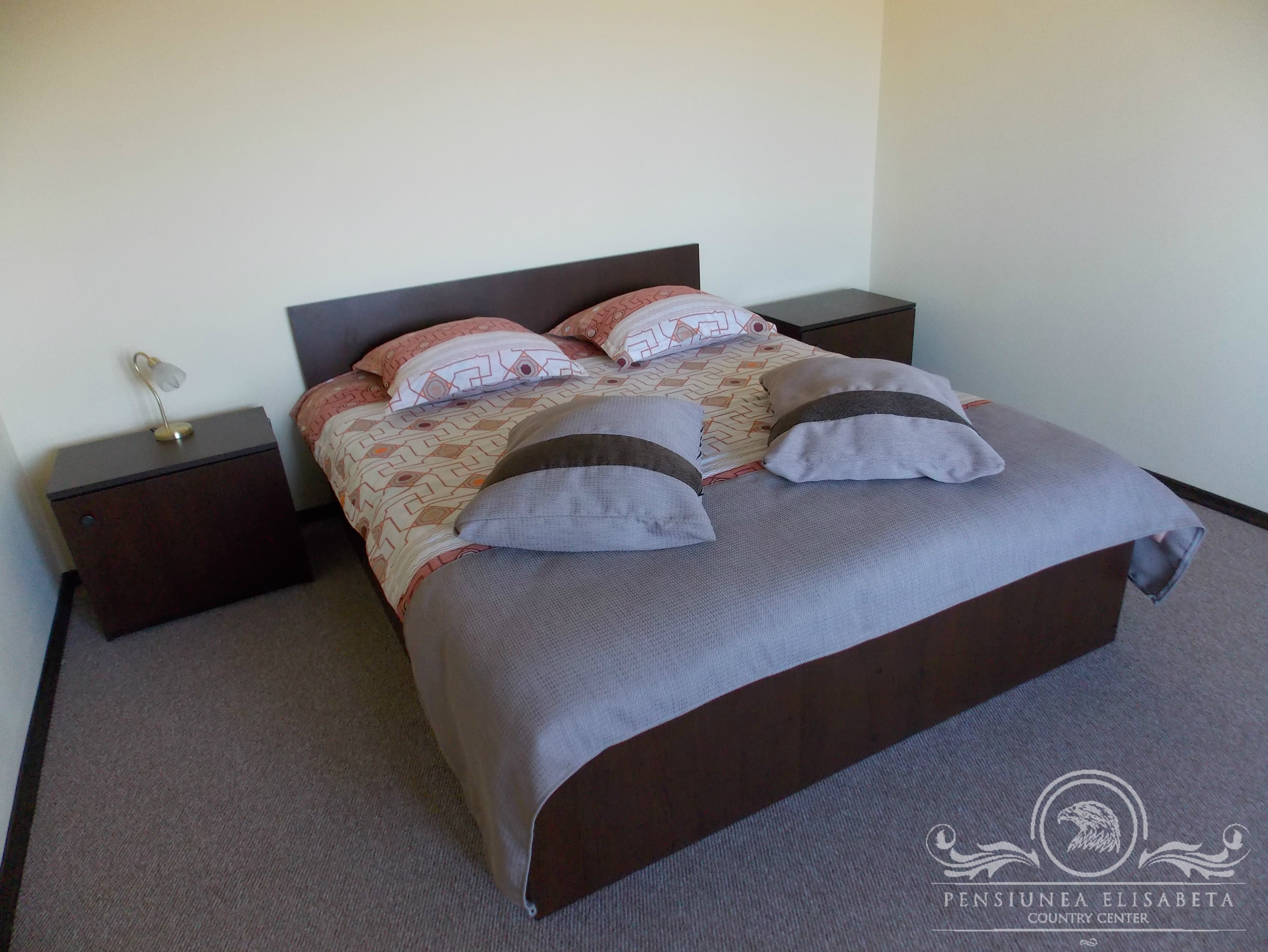 76yfa_Apartament - Dormitor - Pensiunea Elisabeta - Centrul Tarii.jpg