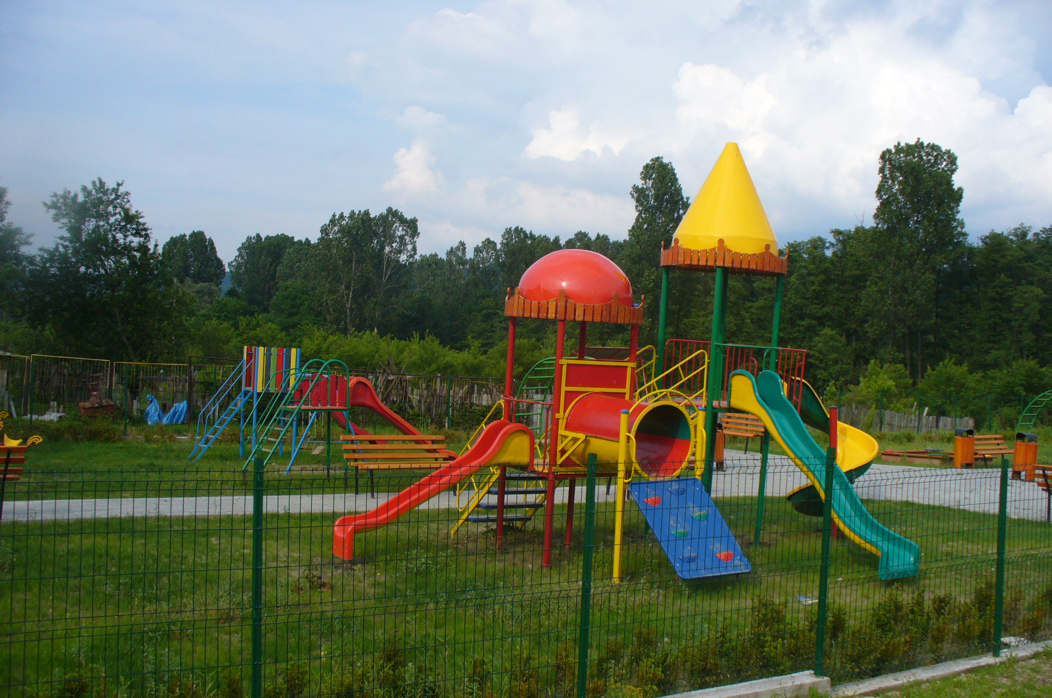 8z0wt_Parc de joaca Bustuchin.JPG