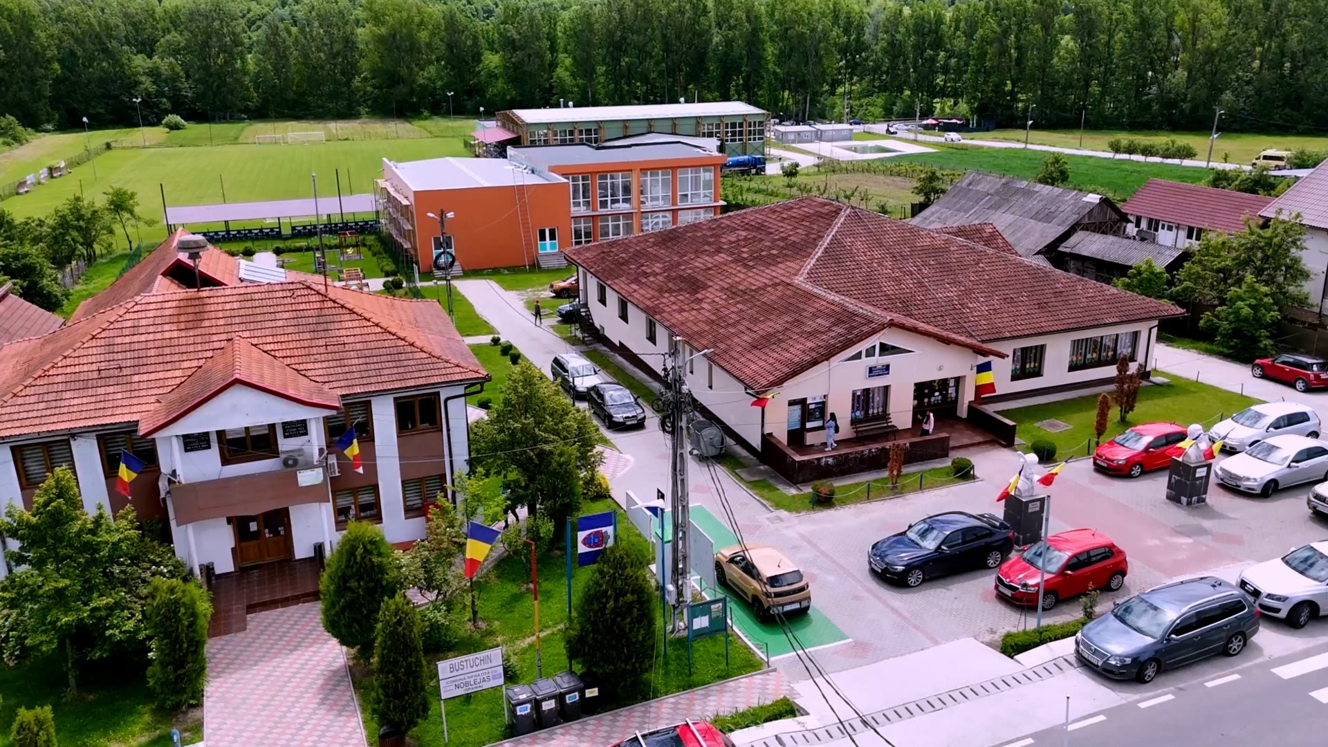 CentrulComuneiBustuchin.jpg
