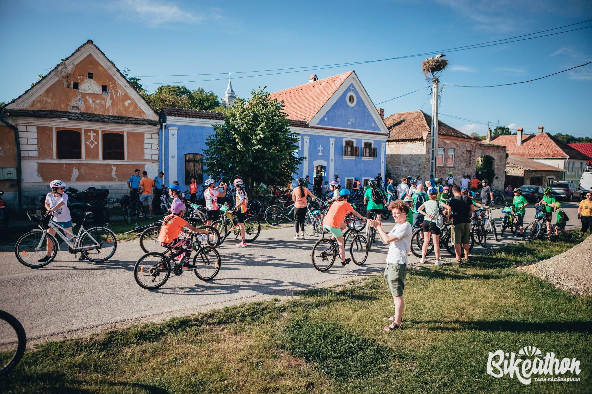 ConcursulannualdebicicleteFagaras-ȘosirealaunadinCaselealbastredinȘona.jpg
