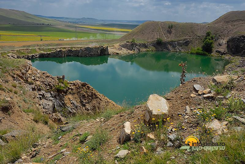 Imagini de pe Muntele Iacobdeal – Lacul.jpg