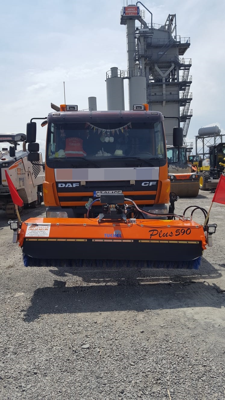 Masina cu perie PLUS230HU590.jpg