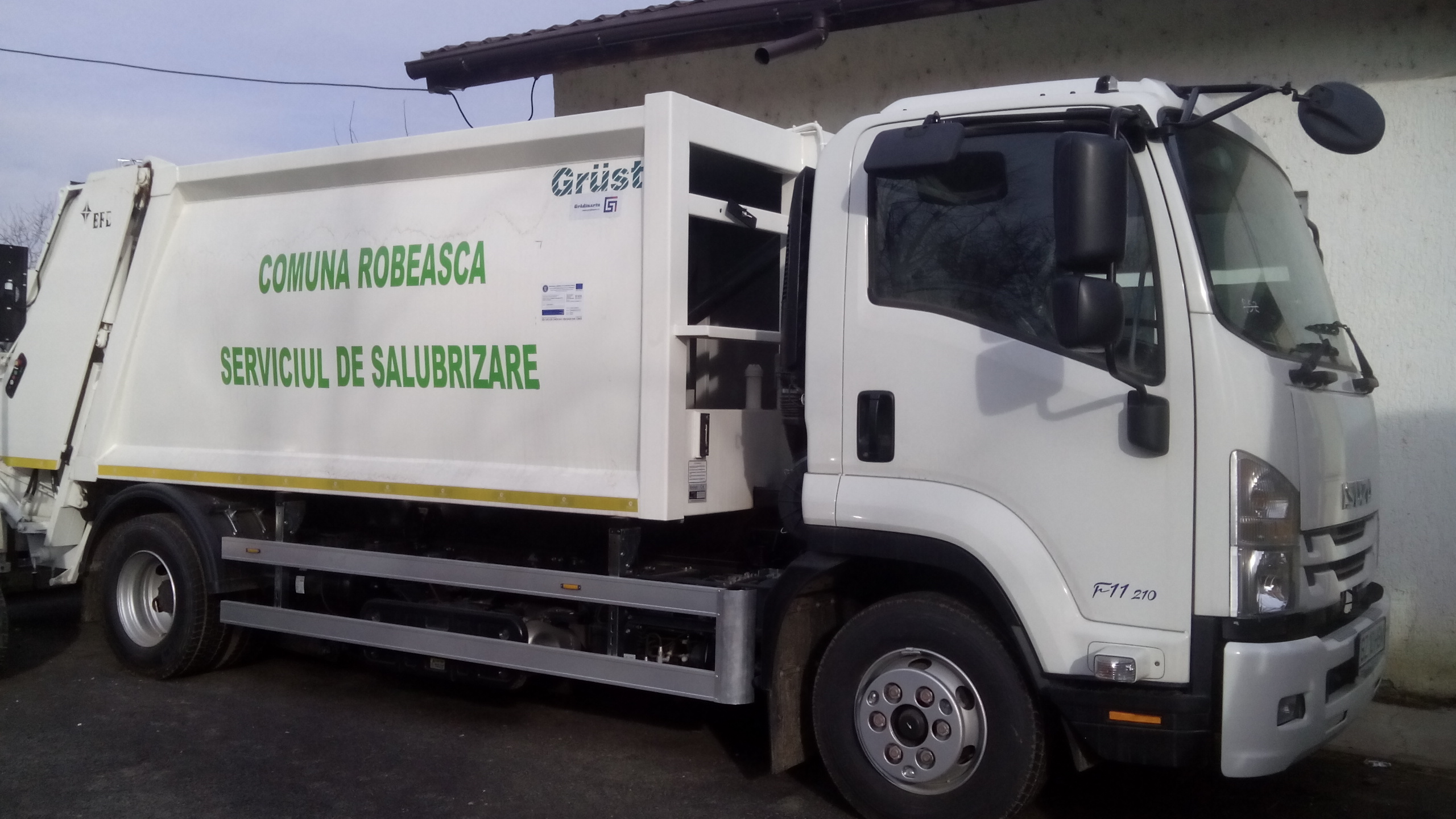 MaşinăgunoiServiciuldesalubrizare.jpg