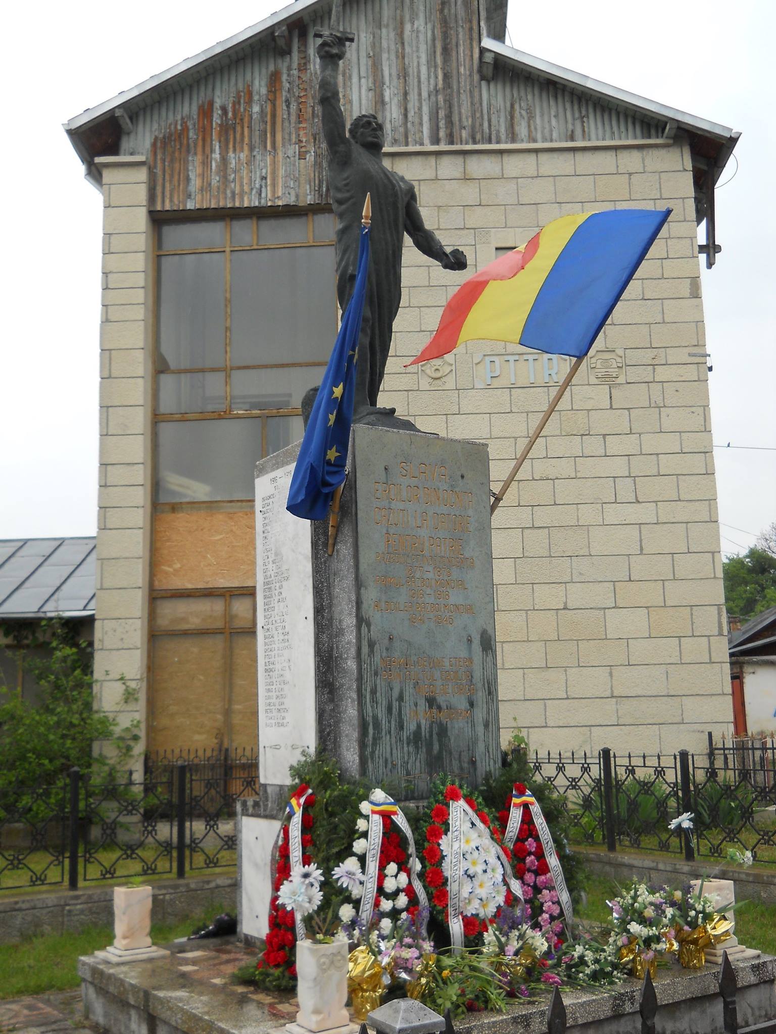 MonumentOcnița.jpg