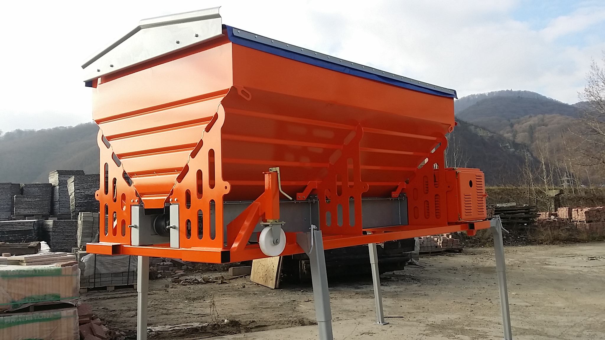 Raspanditor BMJS cu motor 105914.jpg