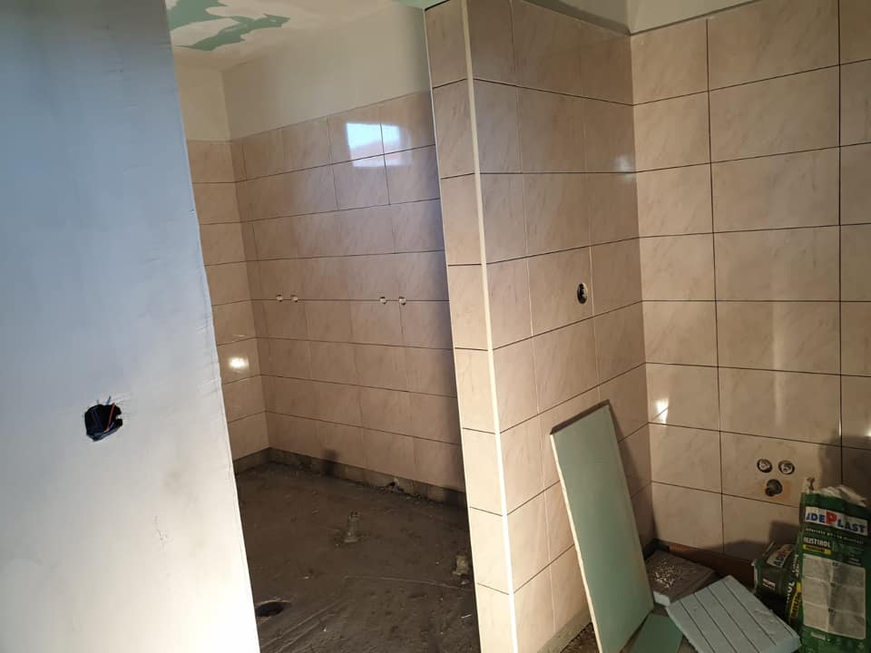 Renovare vestiar sportiv Livezeni 14.jpg