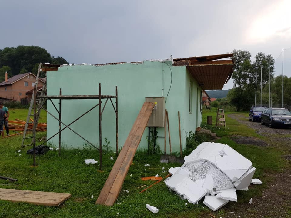 Renovare vestiar sportiv Livezeni 2.jpg