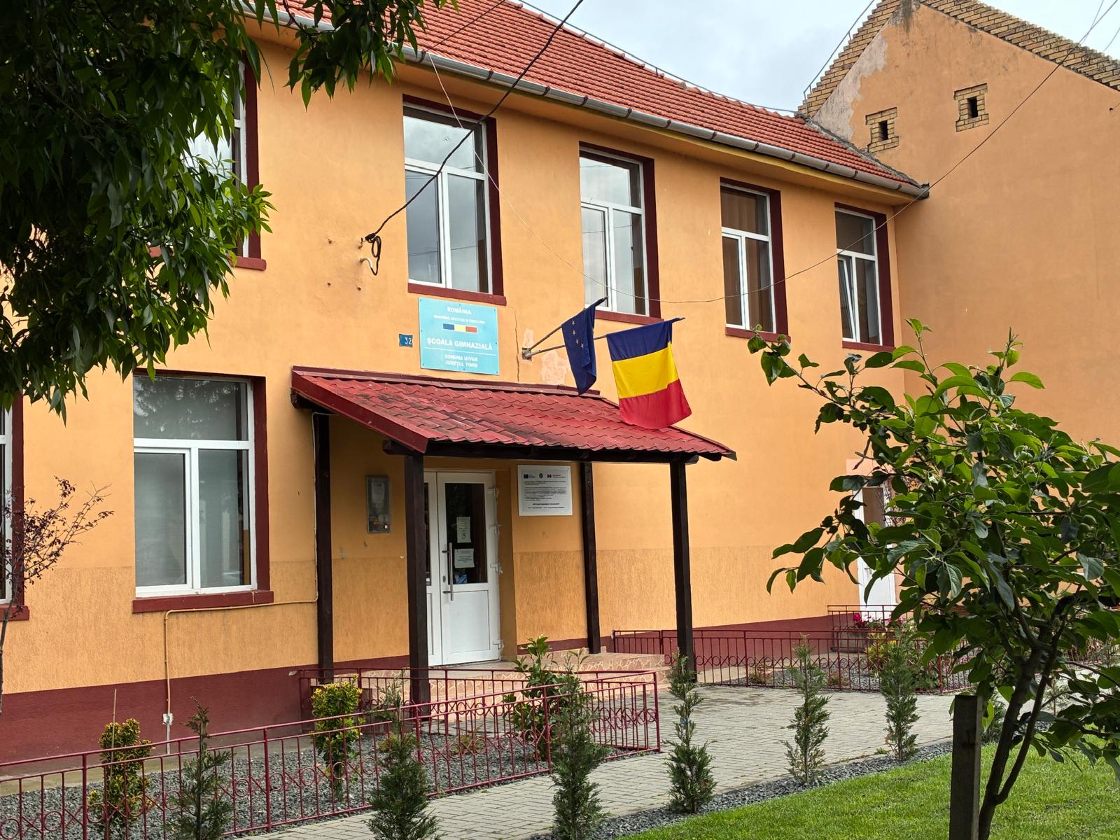 SCOALAGIMNAZIALAUIVAR.jpg