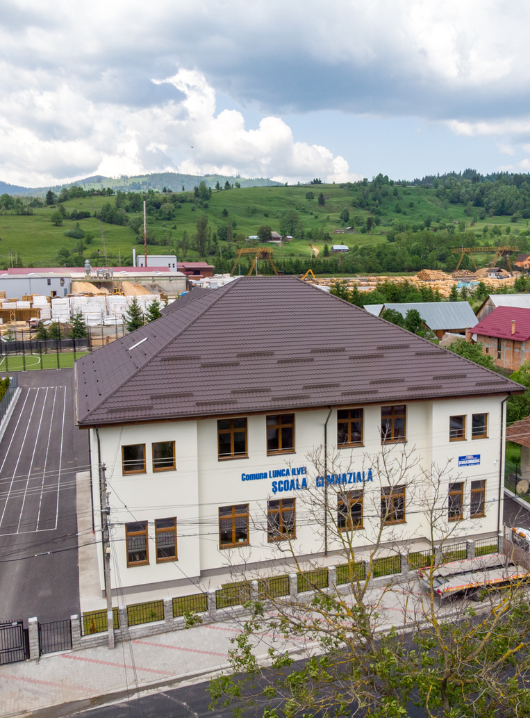 ScoalaLuncaIlvei.jpg