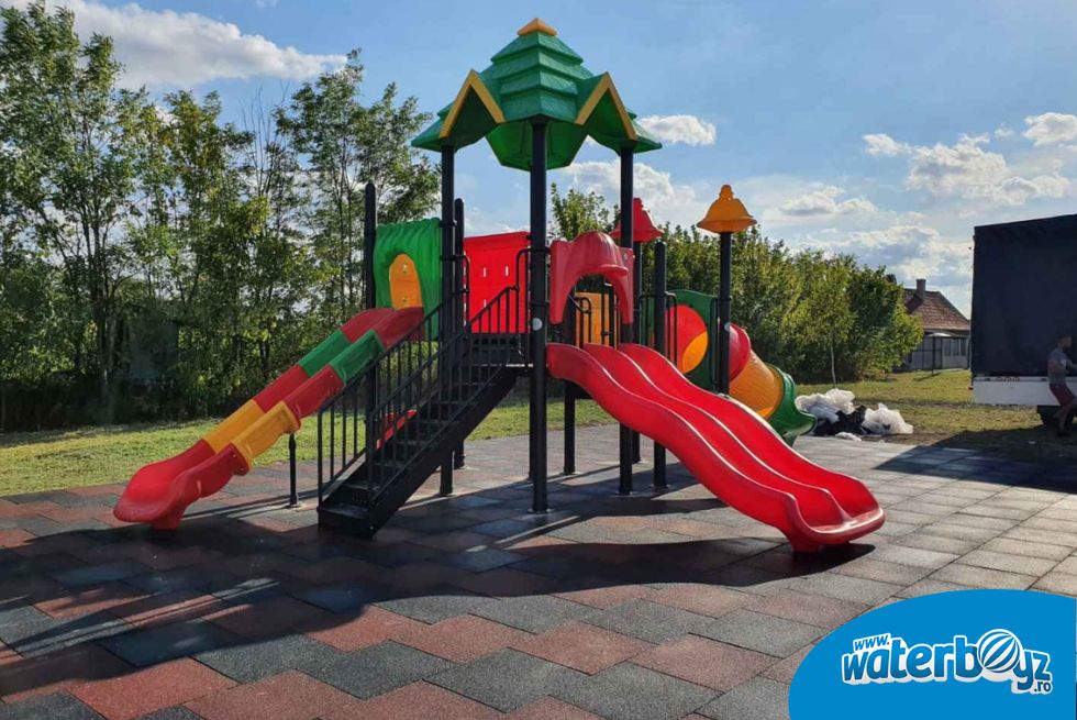 amenajare-loc-de-joaca-exterior-cefa-bihor-3(2).jpg