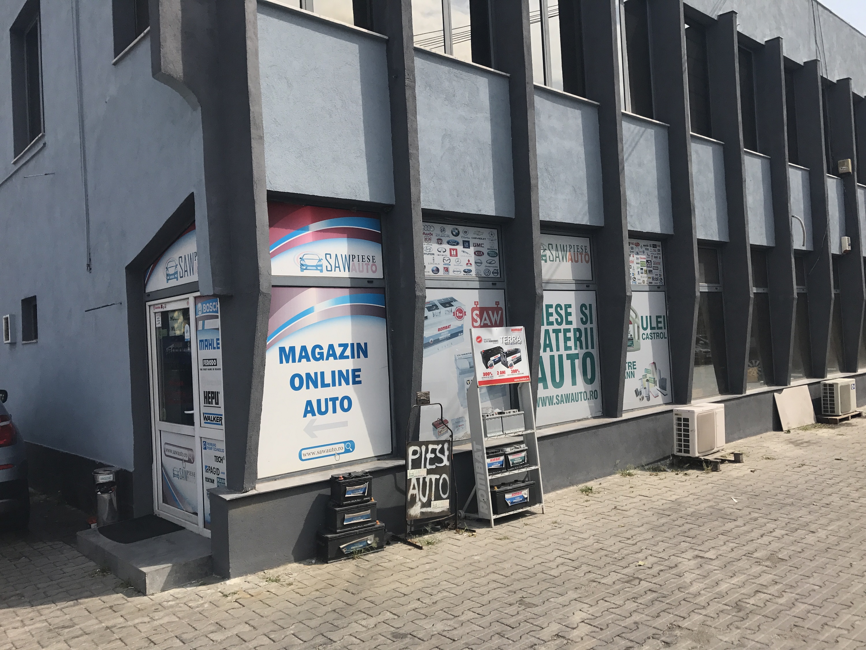 exterior magazin2M.JPG