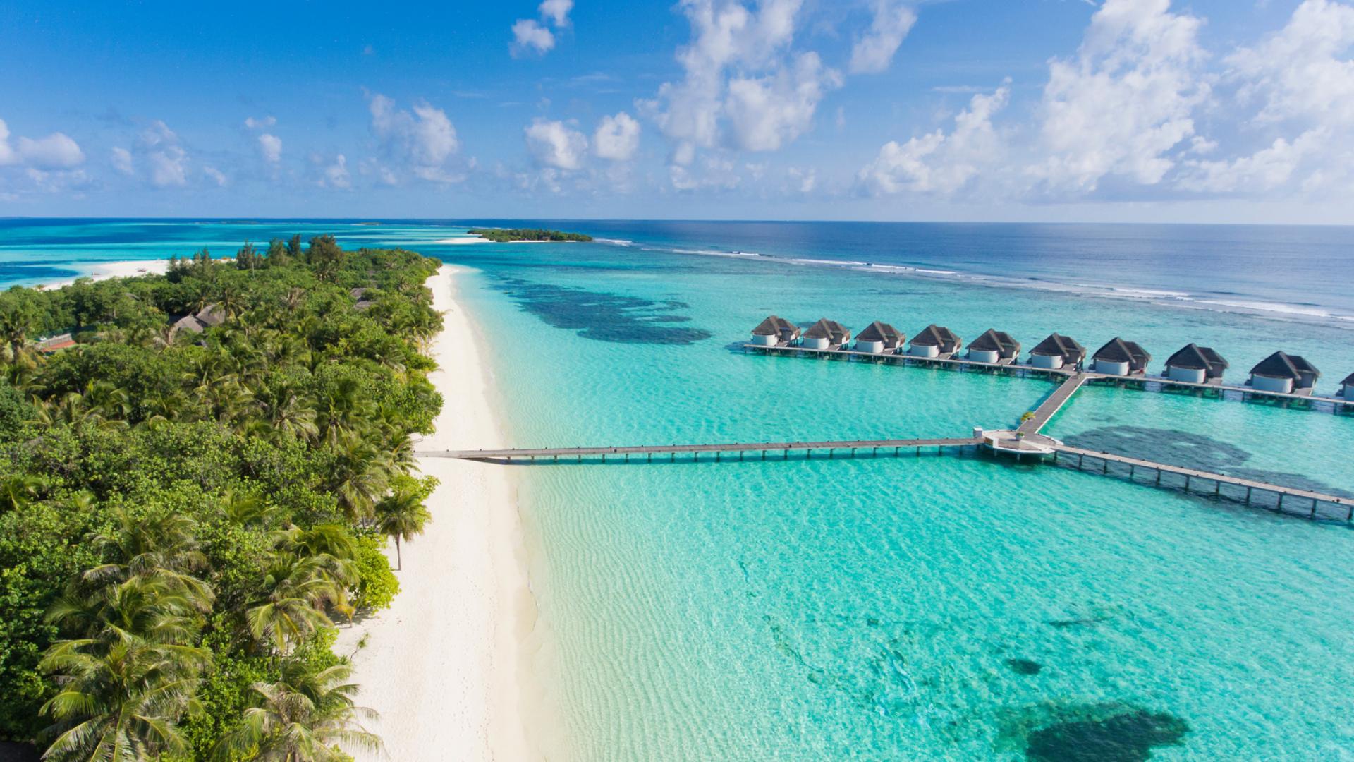 kanuhura-aerial-jumeirah-vittaveli-maldives-maldivy-kurort-p.jpg