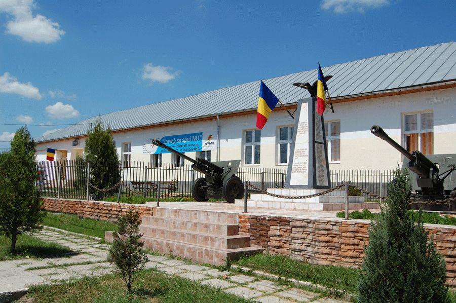 m3n2b_Monumentul eroilor.gif