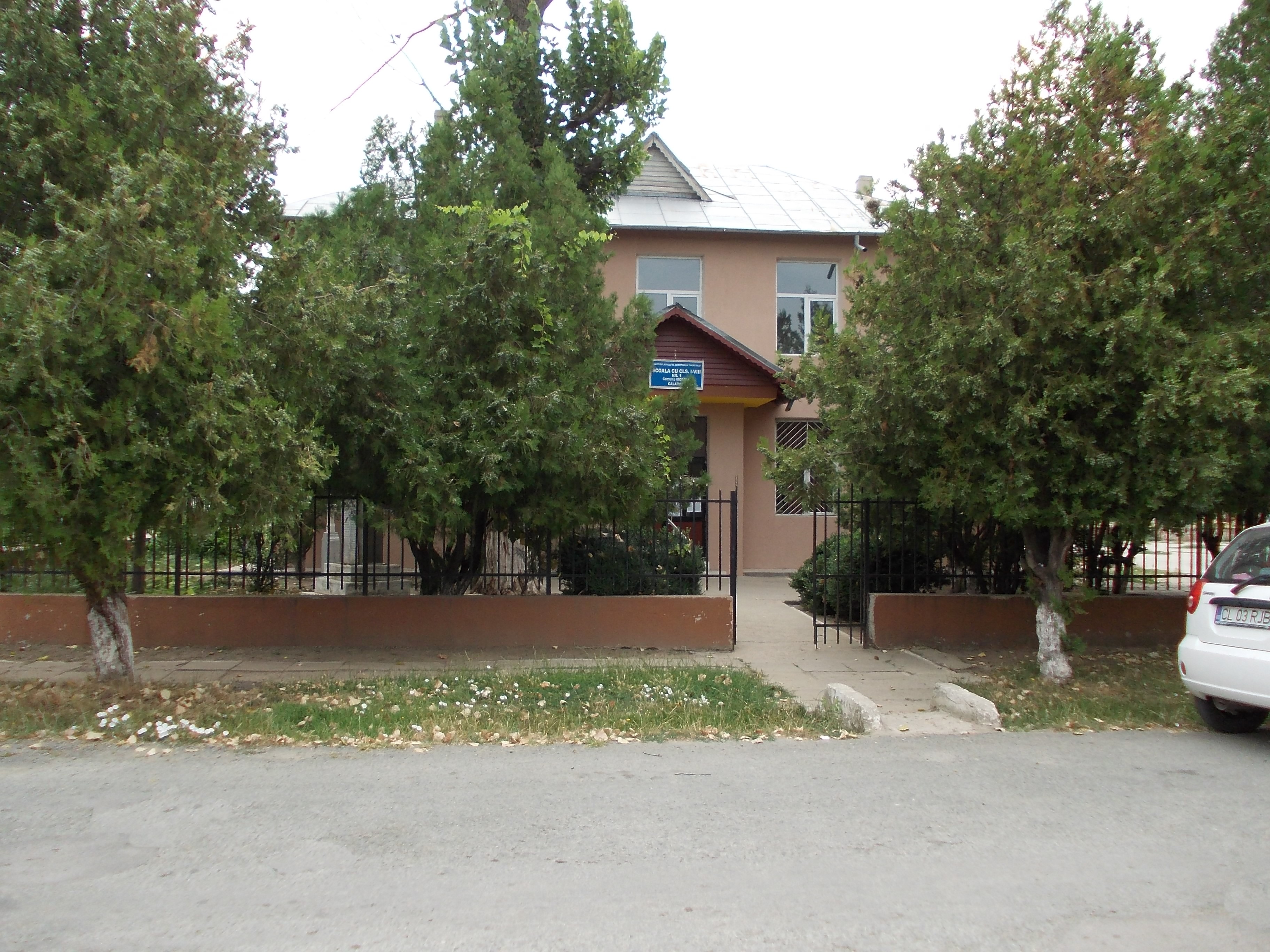 Școala nr. 1 Modelu și strada Plopilor 2