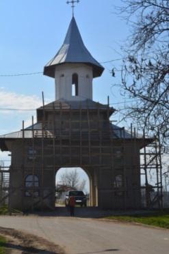 Cimitirul communal: S-au alocat fonduri pentru finalizarea lucrărilor începute și s-a achiziționat un clopot nou. 