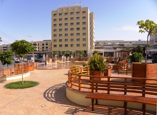 tsl85_Fantana Arteziana Piateta Miron Costin.JPG