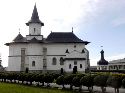 wpqr7_Catedrala Arhiepiscopala- Cuvioasa Parascheva - Roman.JPG