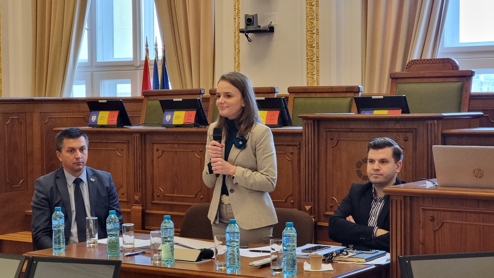 Unitățile de învățământ preuniversitar din Oradea vor fi dotate cu mobilier nou și componente IT, printr-un proiect PNRR