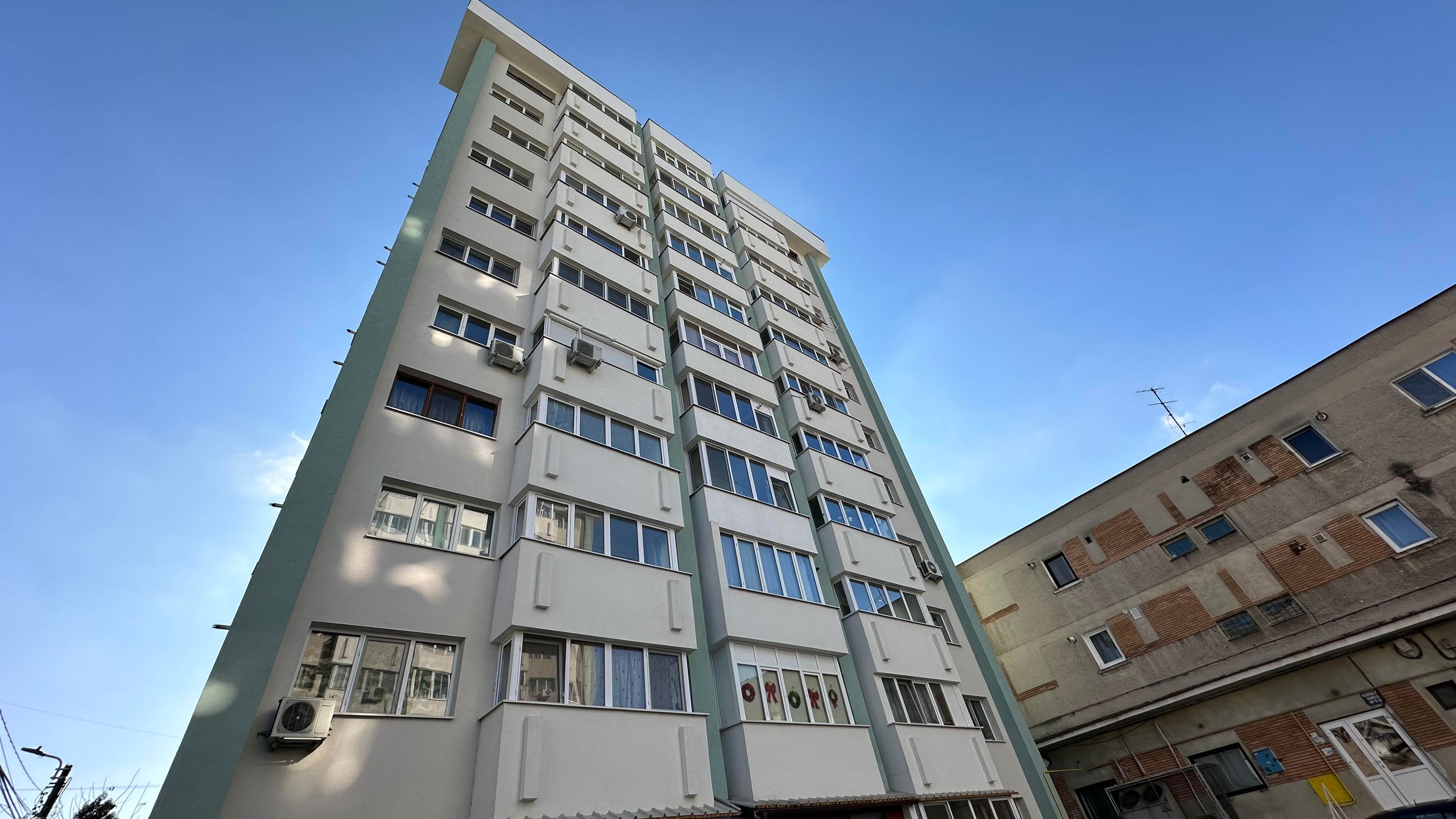 S-au finalizat lucrările de creștere a eficienței energetice a blocului M1 de pe Aleea Crizantemelor din municipiul Deva