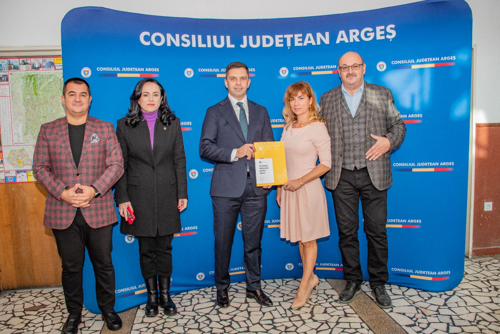 Ministrul Tineretului și Sportului, Carol-Eduard Novák, în vizită la Consiliul Județean Argeș