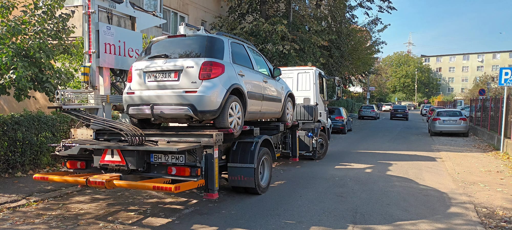 Autovehicul fără stăpân, ridicat de pe strada Traian Lalescu