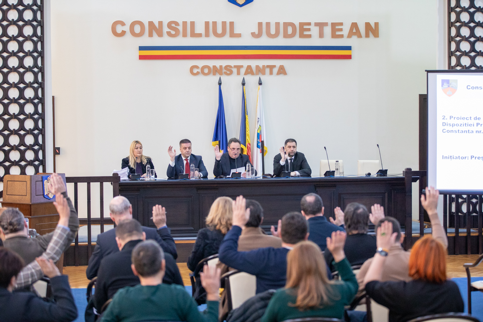 Consilierii judeţeni s-au reunit astăzi pentru a dezbate şi vota cele 43 de proiecte de hotărâre