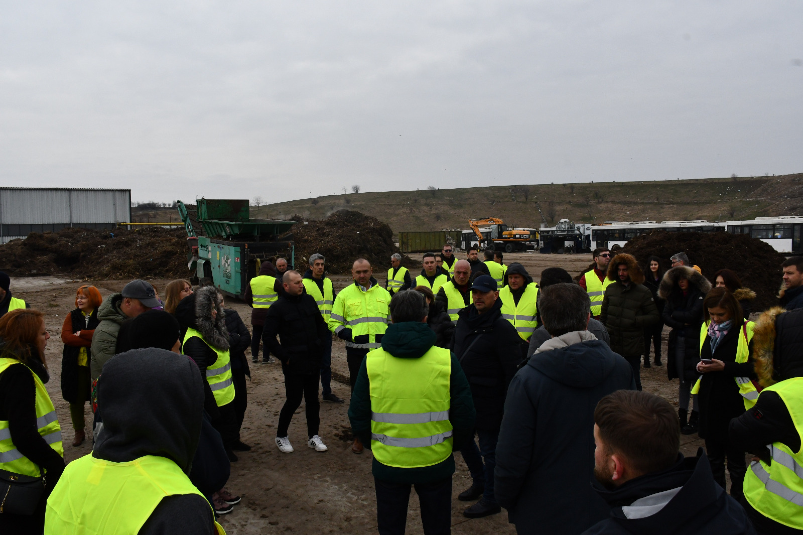 Experți în gestiunea deșeurilor din toată țara, în vizită la Centrul de Management Integrat al Deşeurilor din Albota