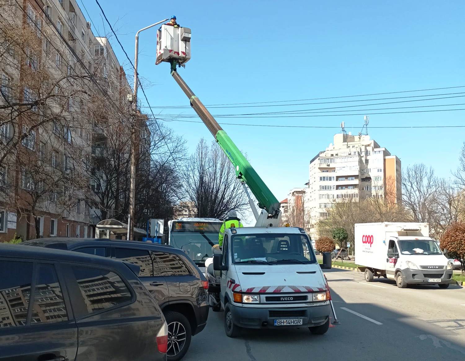 Primăria Oradea eficientizează sistemul de iluminat public: 832 de corpuri de iluminat pe sodiu au fost deja înlocuite cu corpuri  LED