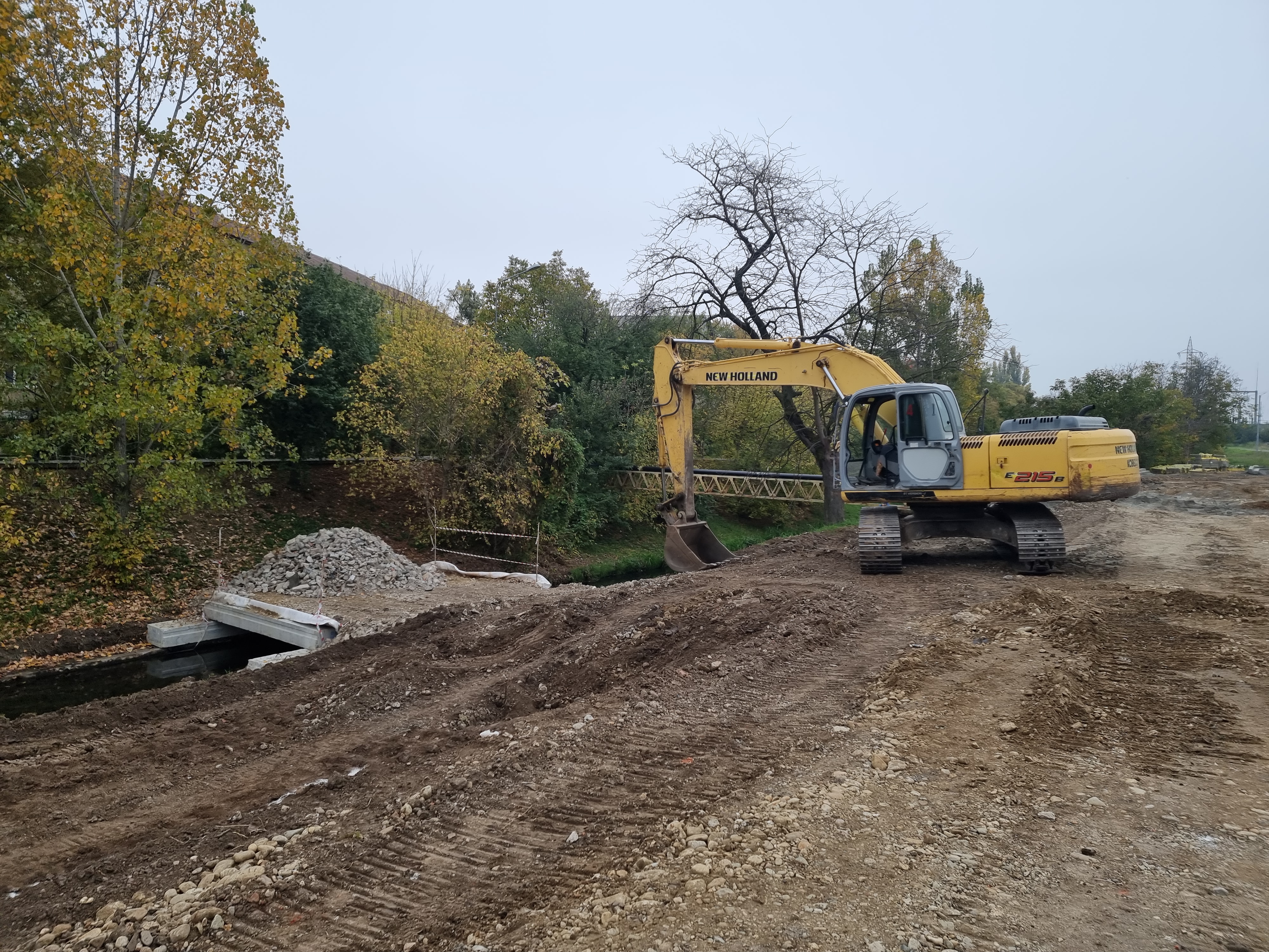 Se lucrează la noul pod peste Peţa din cartierul Ceyrat