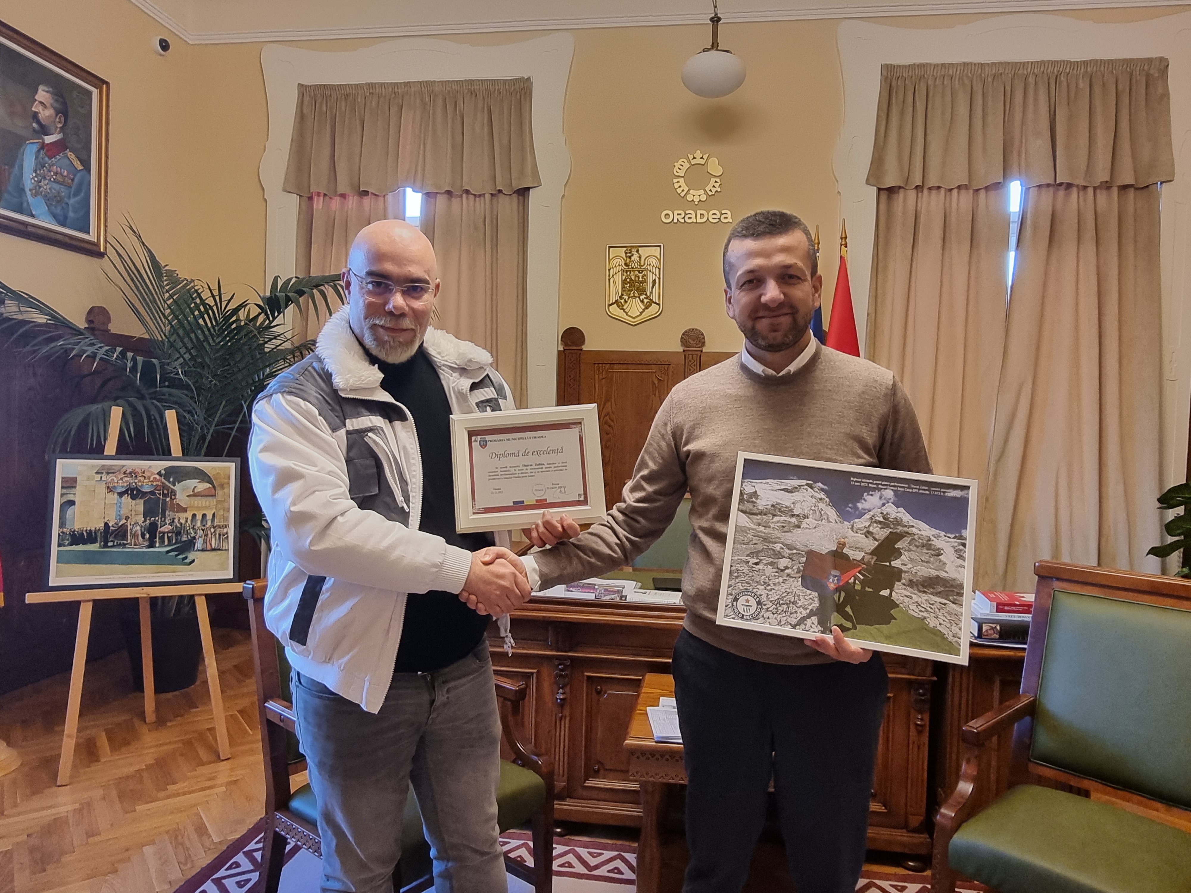 Primarul Florin Birta i-a oferit o diplomă de excelență pianistului  orădean Thurzó Zoltán