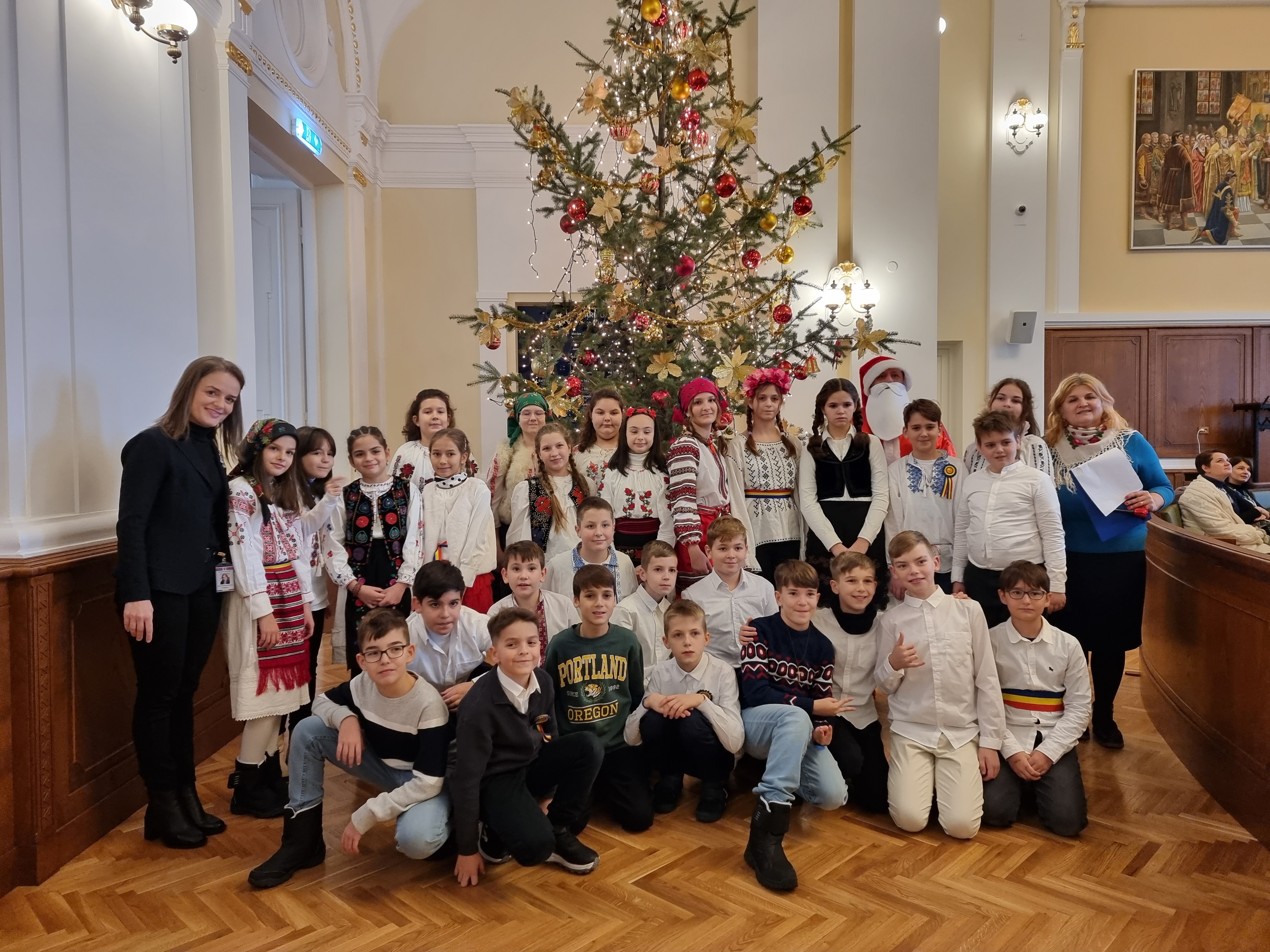 Primii colindători au trecut pragul Primăriei Oradea