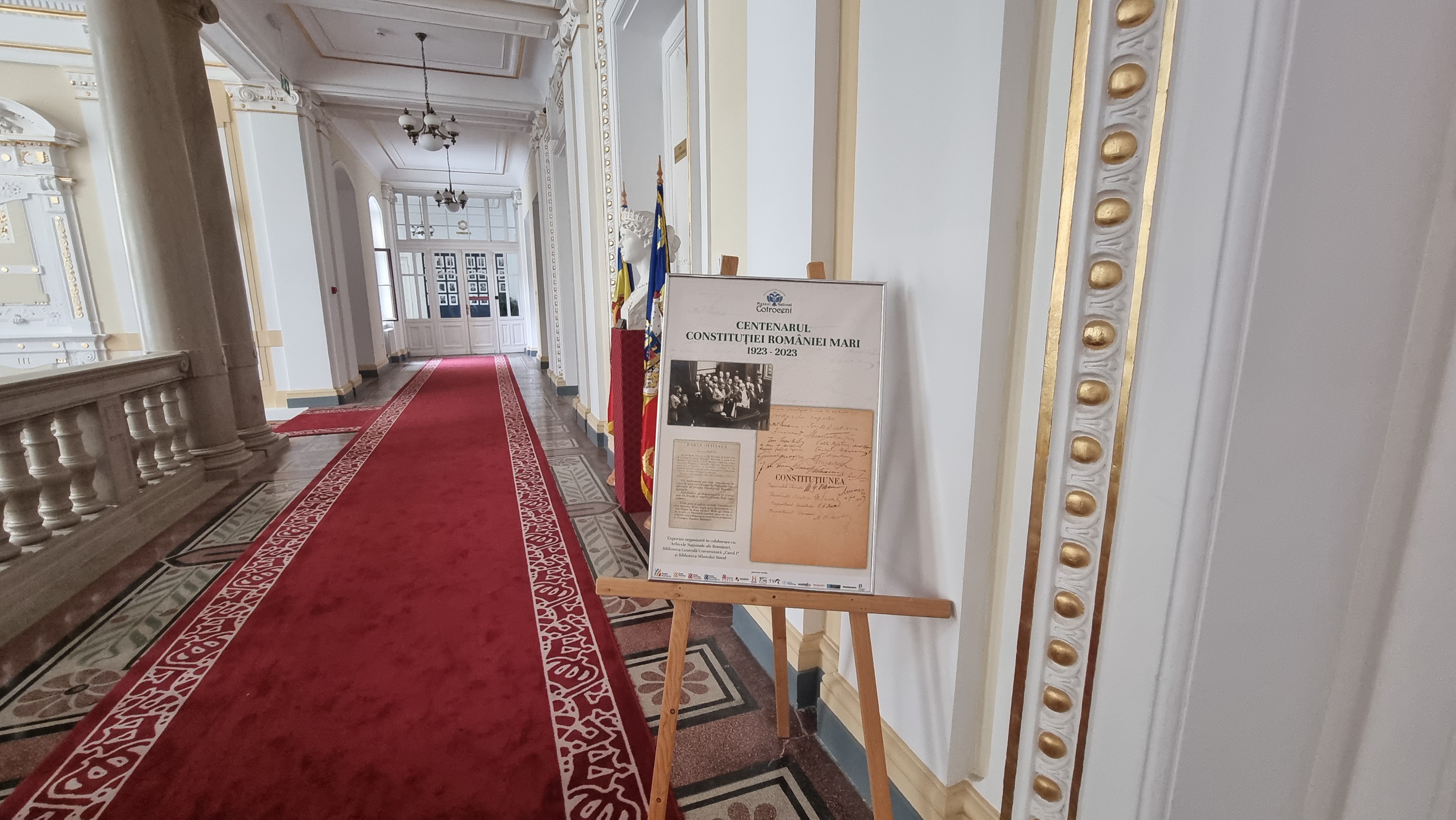 Sute de elevi au vizitat expoziția „Centenarul Constituției României Mari” în cadrul programului „Școala Altfel”