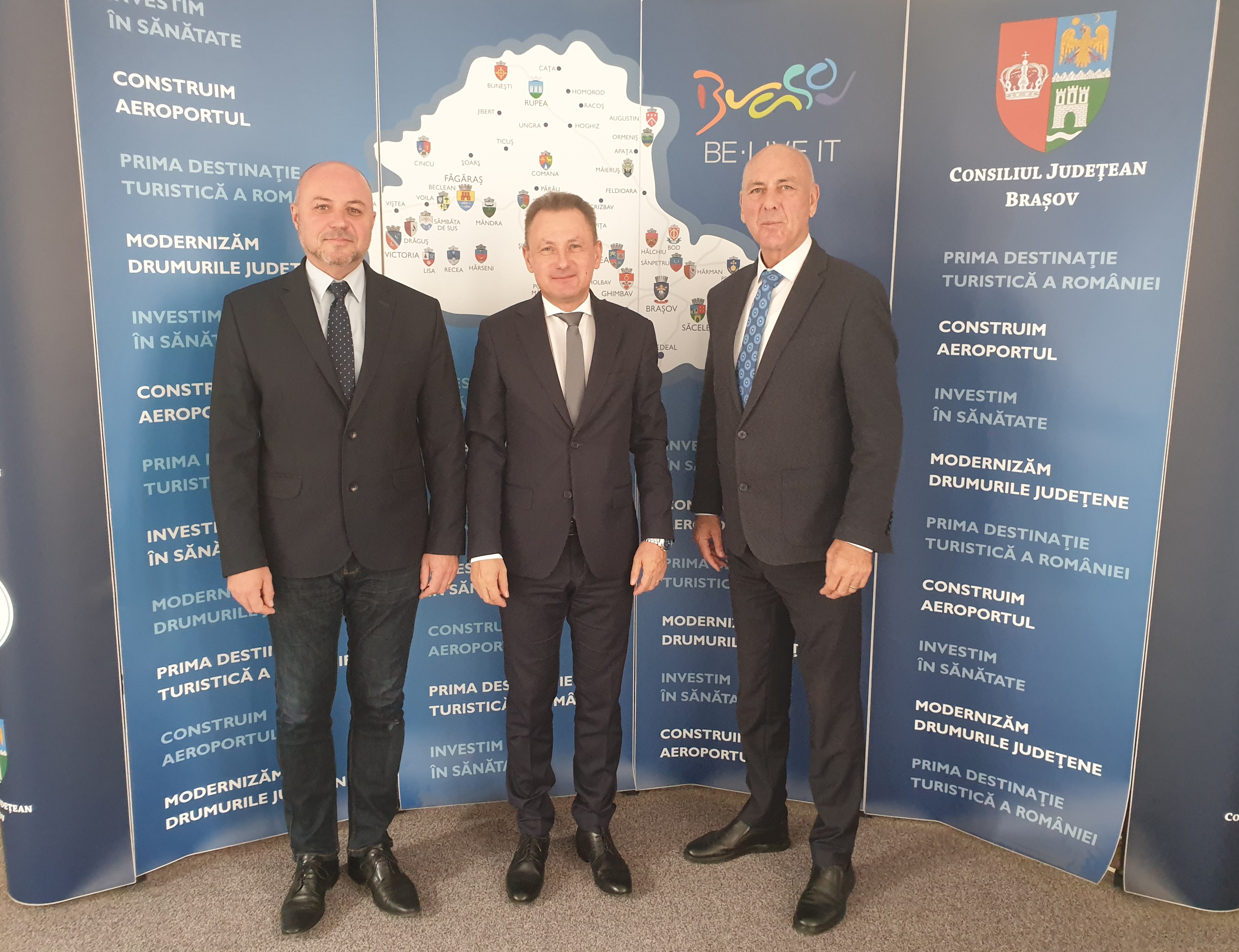 Excelenţa Sa Dr. Robert Kokalj, ambasadorul Republicii Slovenia în România, a efectuat vineri, 11 octombrie, o vizită de curtoazie la Braşov