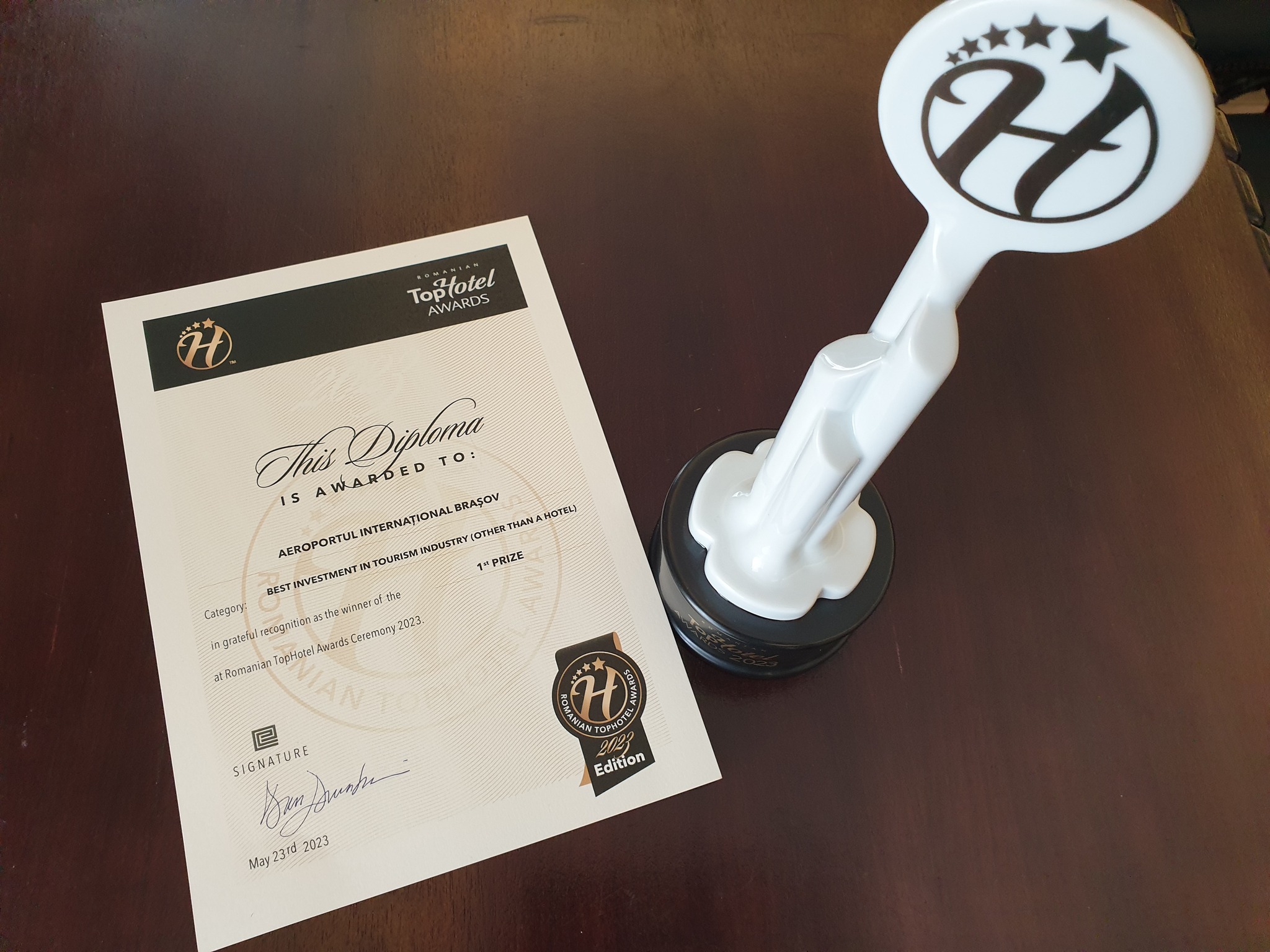 Aeroportul Internaţional Braşov-Ghimbav a primit cea dintâi distincţie din existenţa sa şi implicit recunoaşterea la nivel naţional!