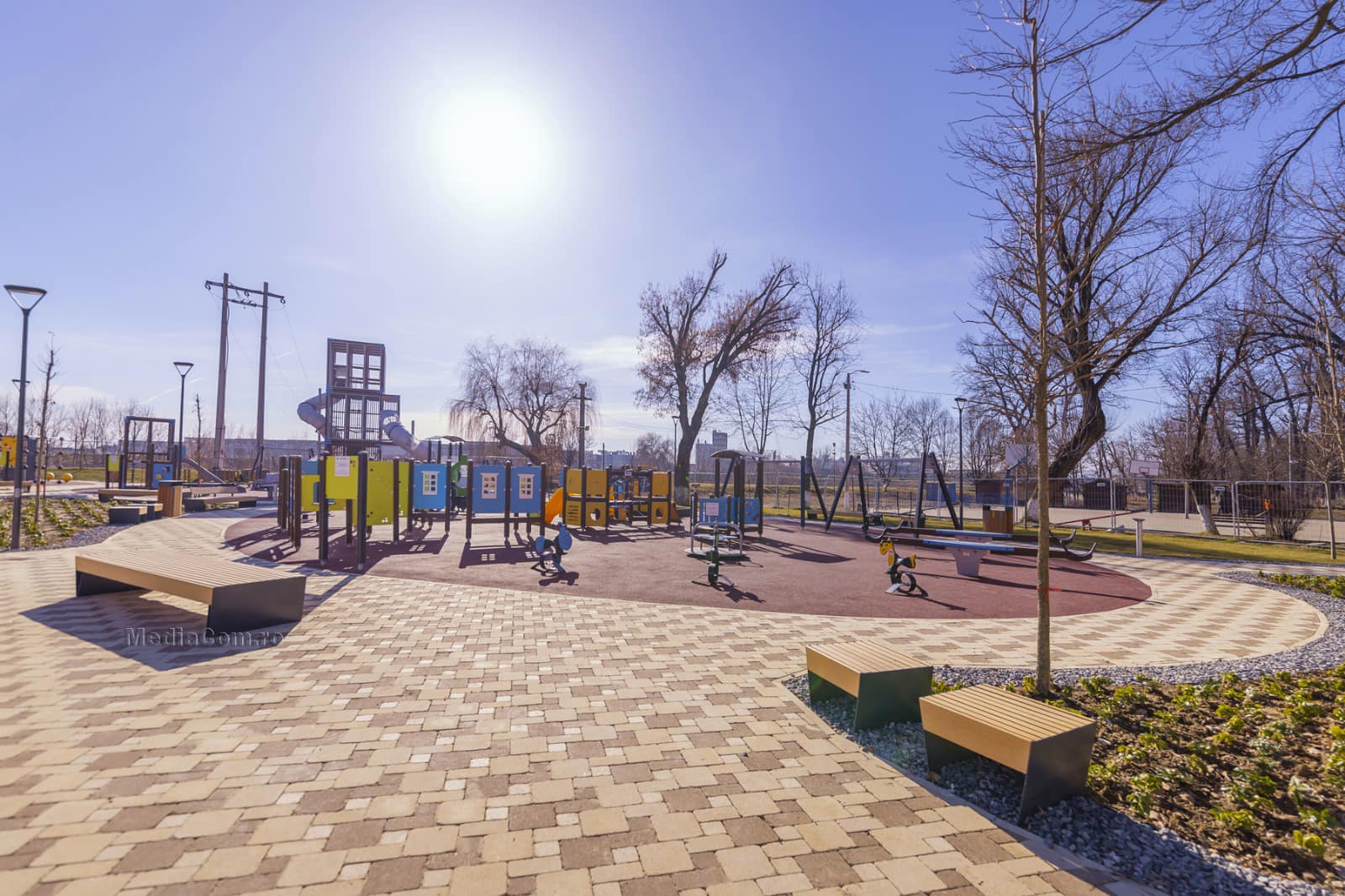 Începând de joi vor fi disponibile locurile noi de joacă din Parcul  Tineretului