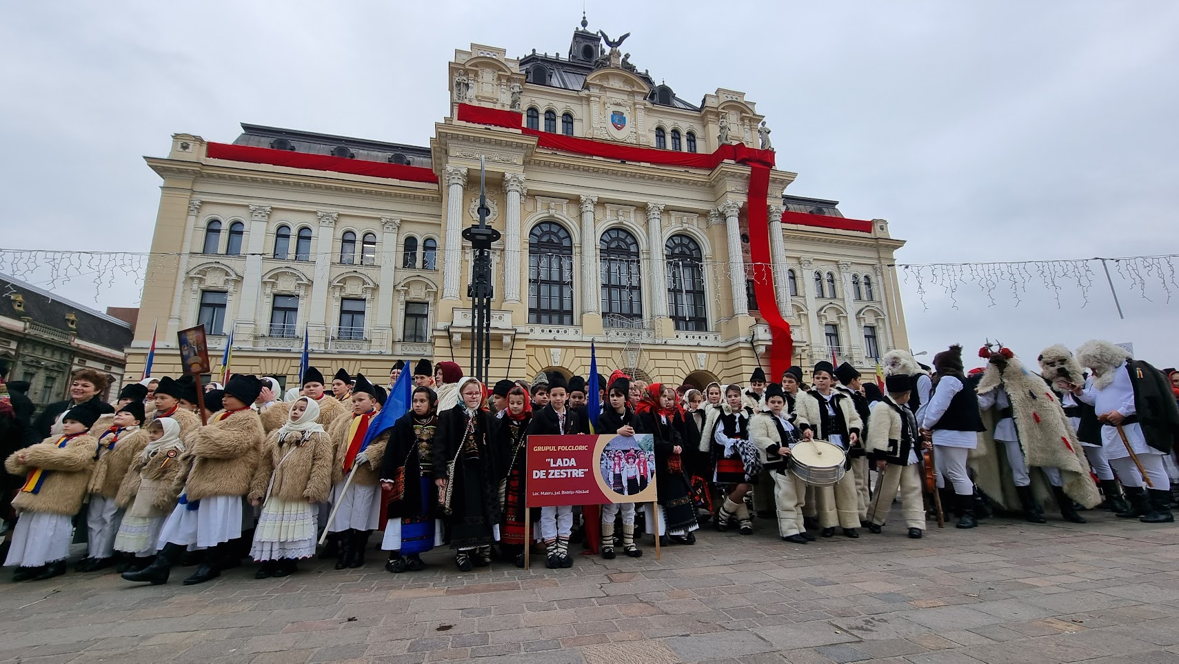 Viceprimarul Antonia Nica a primit colindătorii festivalului „Asta-  i datina străveche”