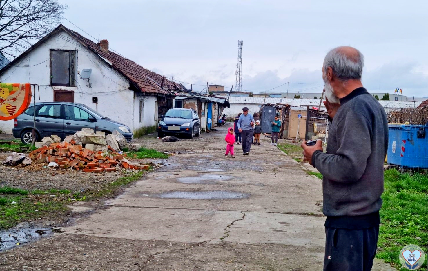 Donație de haine, cărți, pături, saltele și jucării pentru familiile defavorizate
