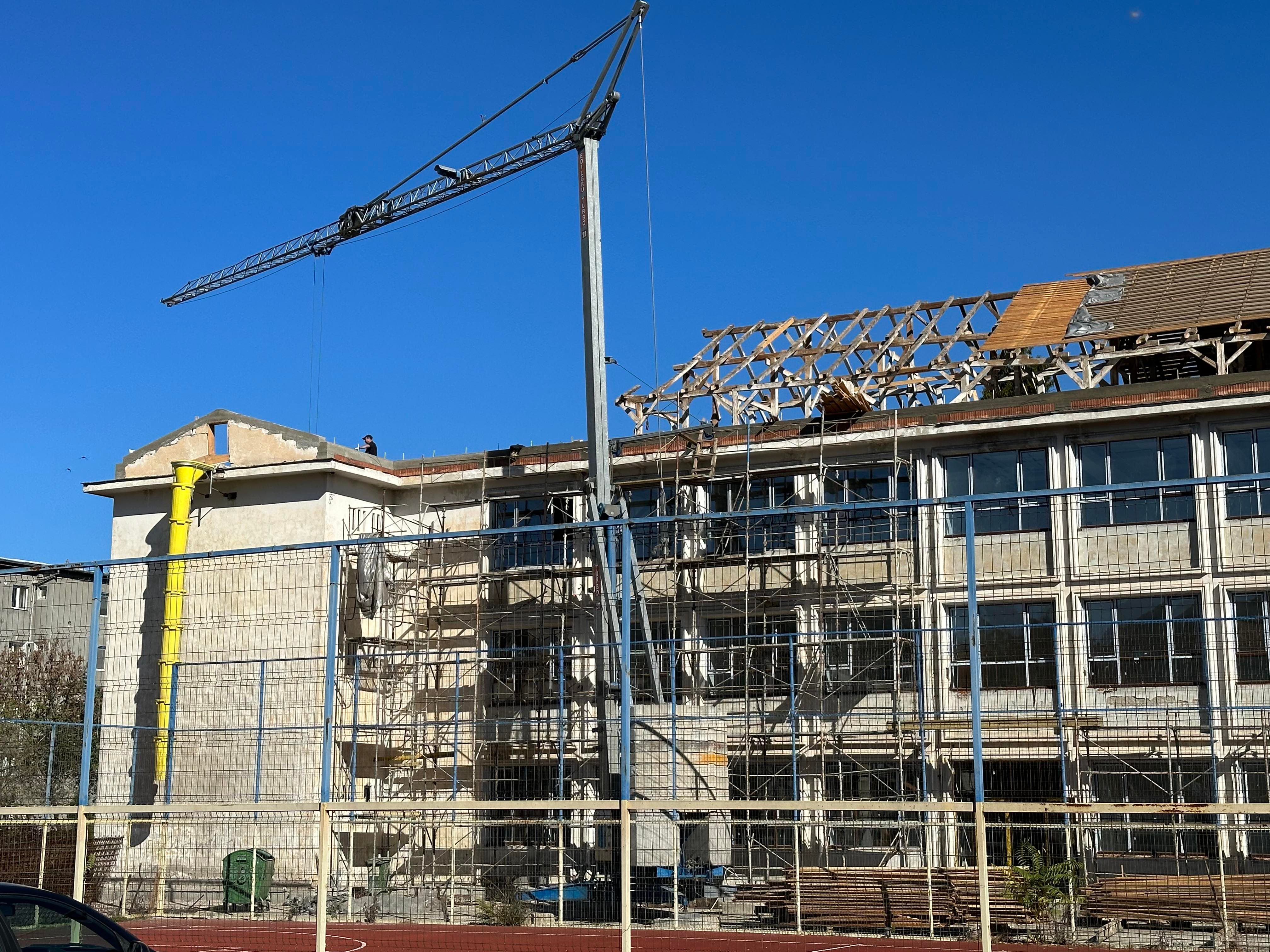 Reabilitarea și modernizarea Școlii Gimnaziale ,,Andrei Șaguna” Deva avansează în ritm susținut